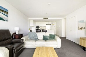 Smart TV, Netflix, DVD player, books