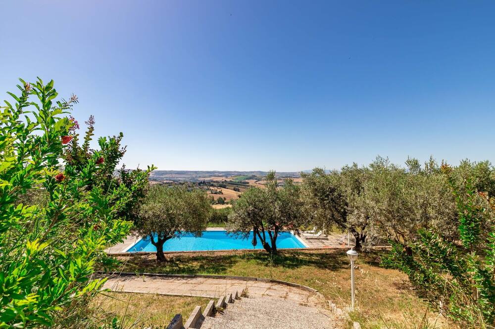 Villa in Senigallia with 5 bedrooms sleeps 15