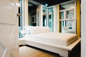 1 bedroom, desk, iron/ironing board, free WiFi - 1 BR- INSPIRIA RESIDENCE CONDOMINIUM, Abreeza Mall,  Bajada, Davao City. (Davao City)