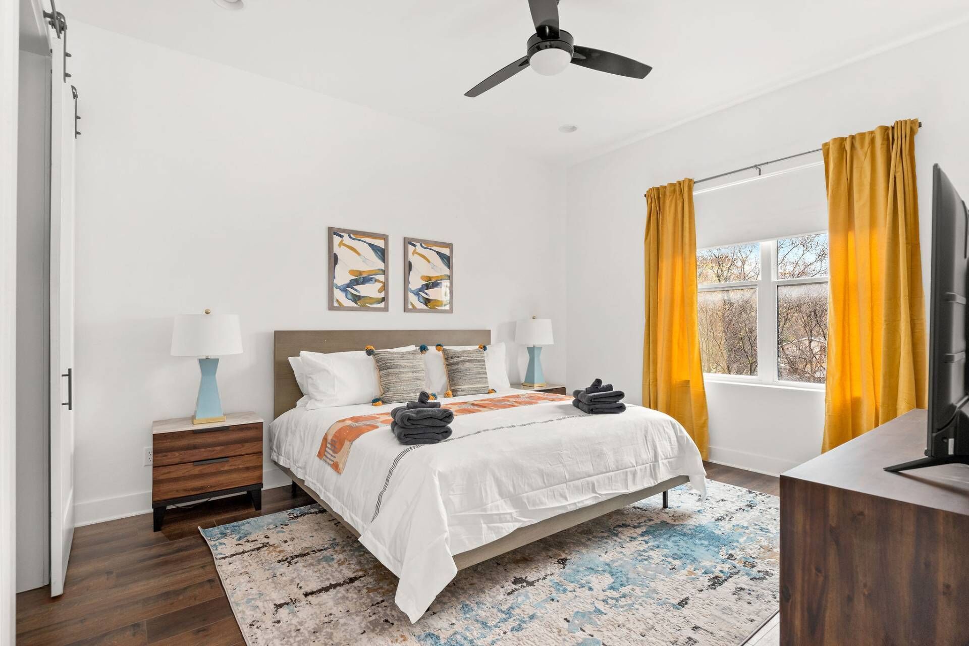 Rosedale ~ Huge New Condo ~ 3BR + Bonus ~ 3 Miles to Broadway ~ Near GEODIS Park