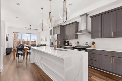 Rosedale ~ Huge New Condo ~ 3BR + Bonus ~ 3 Miles to Broadway ~ Near GEODIS Park