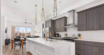 Rosedale ~ Huge New Condo ~ 3BR + Bonus ~ 3 Miles to Broadway ~ Near GEODIS Park