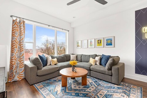 Rosedale ~ Huge New Condo ~ 3BR + Bonus ~ 3 Miles to Broadway ~ Near GEODIS Park