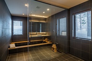 Jade Rabbit 5 Bedroom Chalet | Deep soaking bathtub - Jade Rabbit (Kutchan)