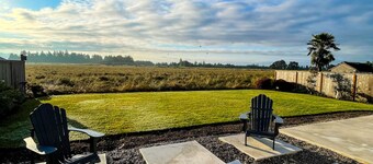 Modern 3 Bedroom Farmhouse of Dundee - Amazing Views, Fire Pit and Comfort