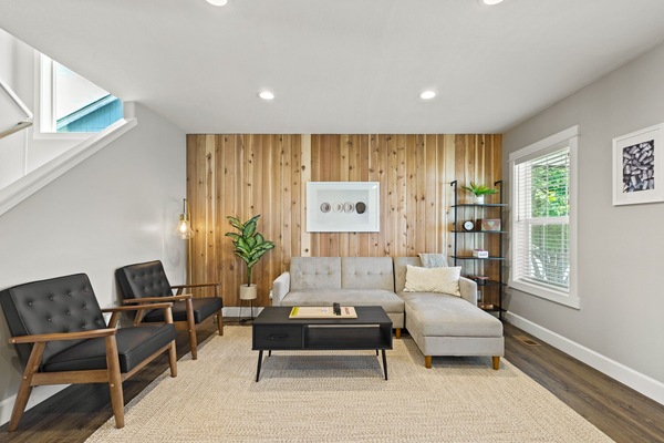 Smart-TV, Bücher, Stereoanlage