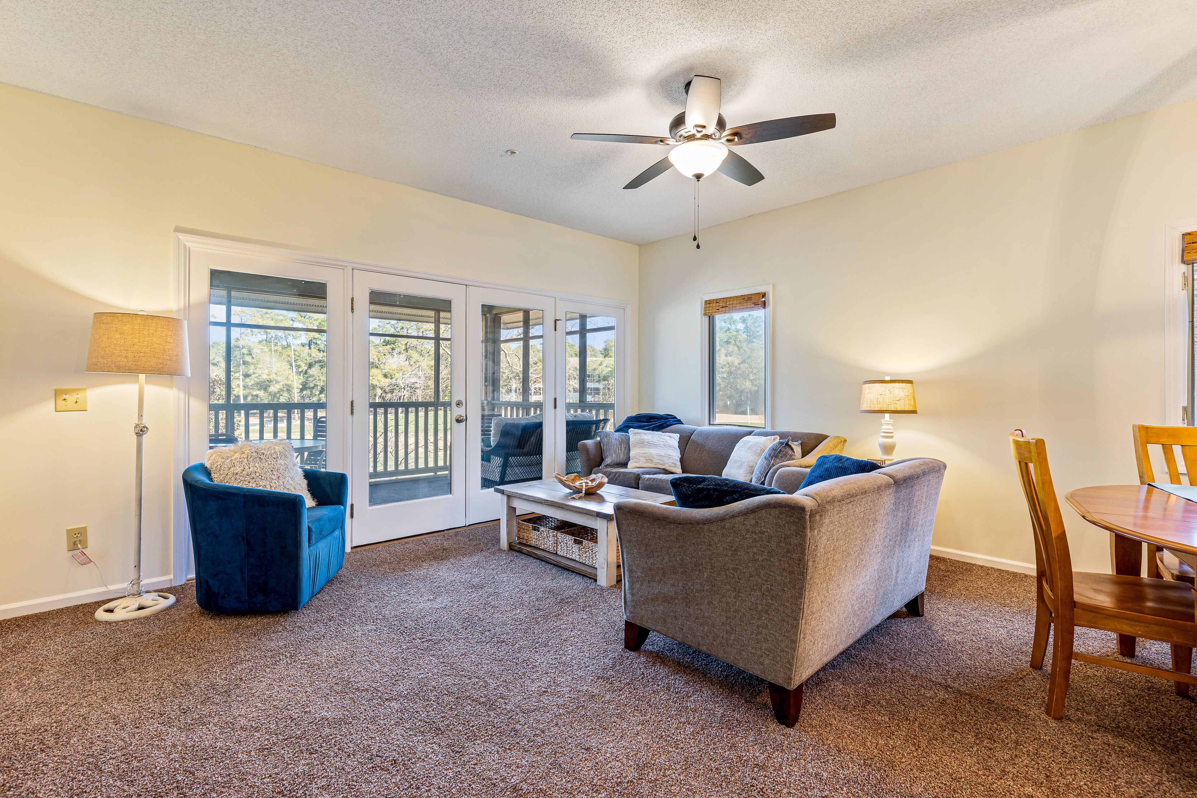 Golf course adjacent townhouse with pools, hot tub, WiFi, washer/dryer, & A/C