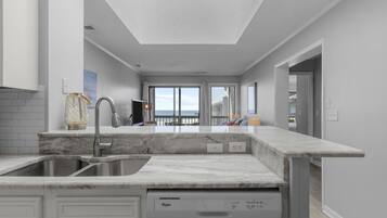 Condo, 3 Bedrooms | Private kitchen