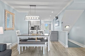 Condo, 4 habitaciones | Restaurantes