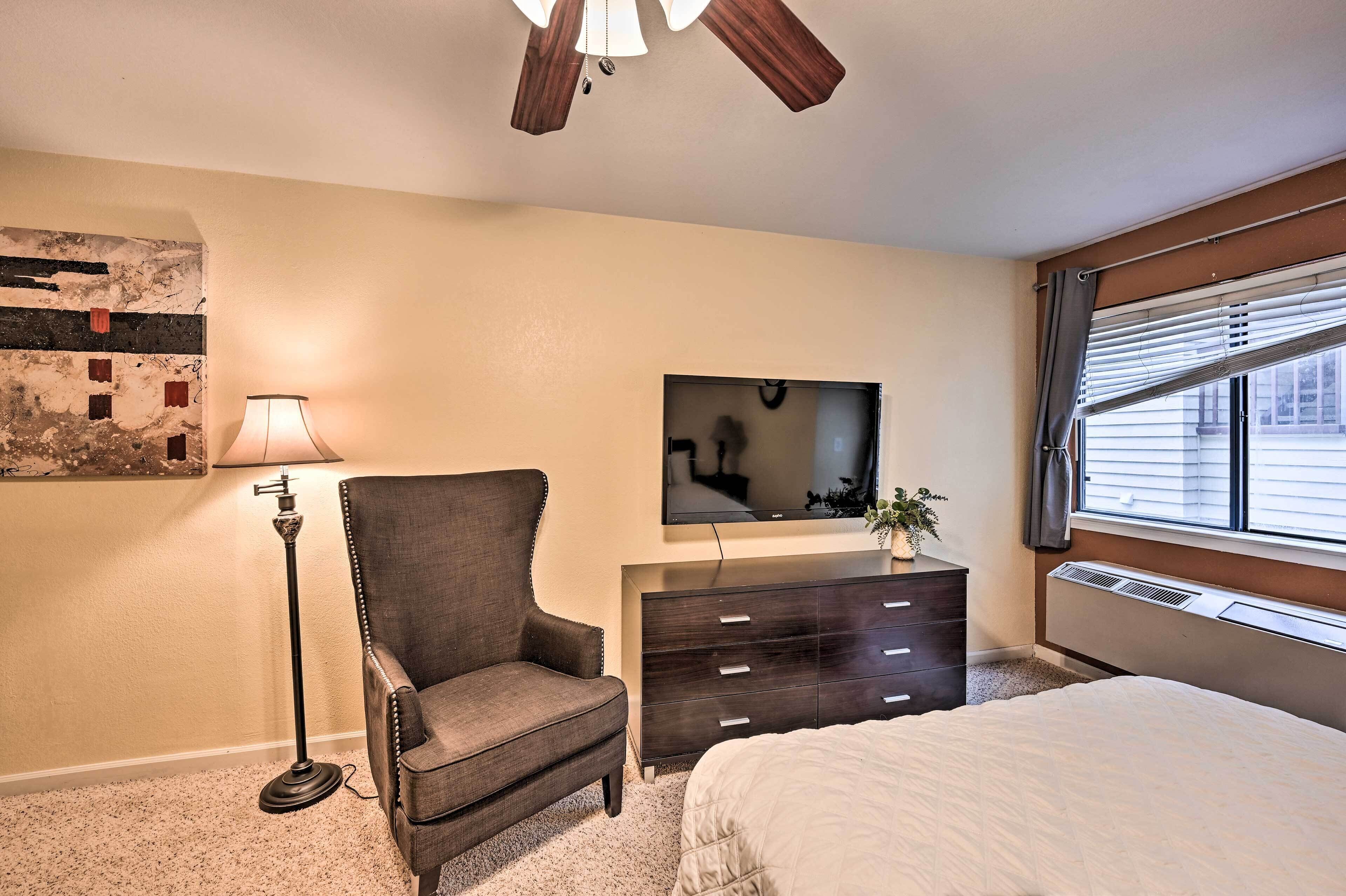 Studio w/ Kitchenette: 2 Blocks to Light Rail