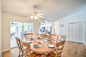 Dining - Breezy Cape Coral Oasis, Covered Lanai & BBQ (Cape Coral)