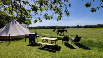Luxury Tent, Kitchenette, Garden View (Tranen) | Hypo-allergenic bedding, individually decorated, bed sheets