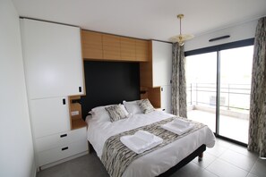 1 slaapkamer, een kluis op de kamer, een strijkplank/strijkijzer