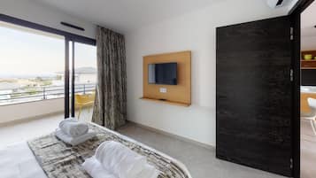 1 bedroom, in-room safe, iron/ironing board, travel cot