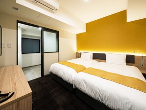 Habitación básica con 2 camas individuales, varias camas, no fumadores (Shower Only, No Bathtub) | Cortinas opacas y sistema de insonorización