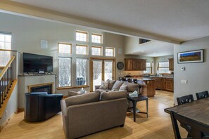 Smart TV, fireplace
