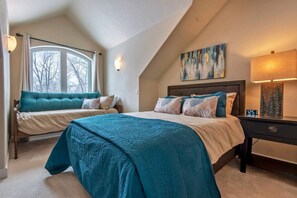 3 bedrooms, desk, iron/ironing board, free WiFi