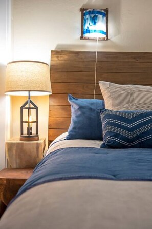 3 bedrooms, desk, iron/ironing board, free WiFi - Aspen Pointe Glass House on Ski Hill Road Driggs, ID (Driggs)