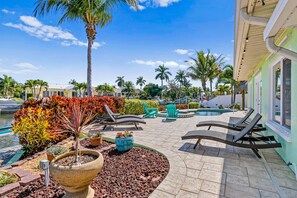 A heated pool - Canal front home with boat access and and private pool and spa with fountain (Bradenton)