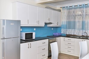 Fridge, microwave, oven, stovetop - NYARUTARAMA Modern Apartments (Kigali)