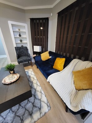 2 bedrooms, desk, iron/ironing board, WiFi