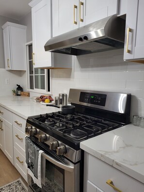 ميكروويف، فرن، موقد طهي مسطح، غسالة أطباق