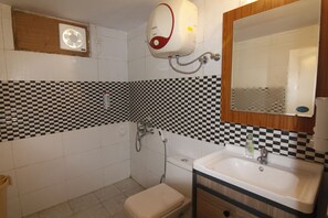 Serviettes fournies, savon, papier toilette