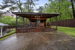 Exterior - Family Retreat, outdoor oasis, game room (Broken Bow)
