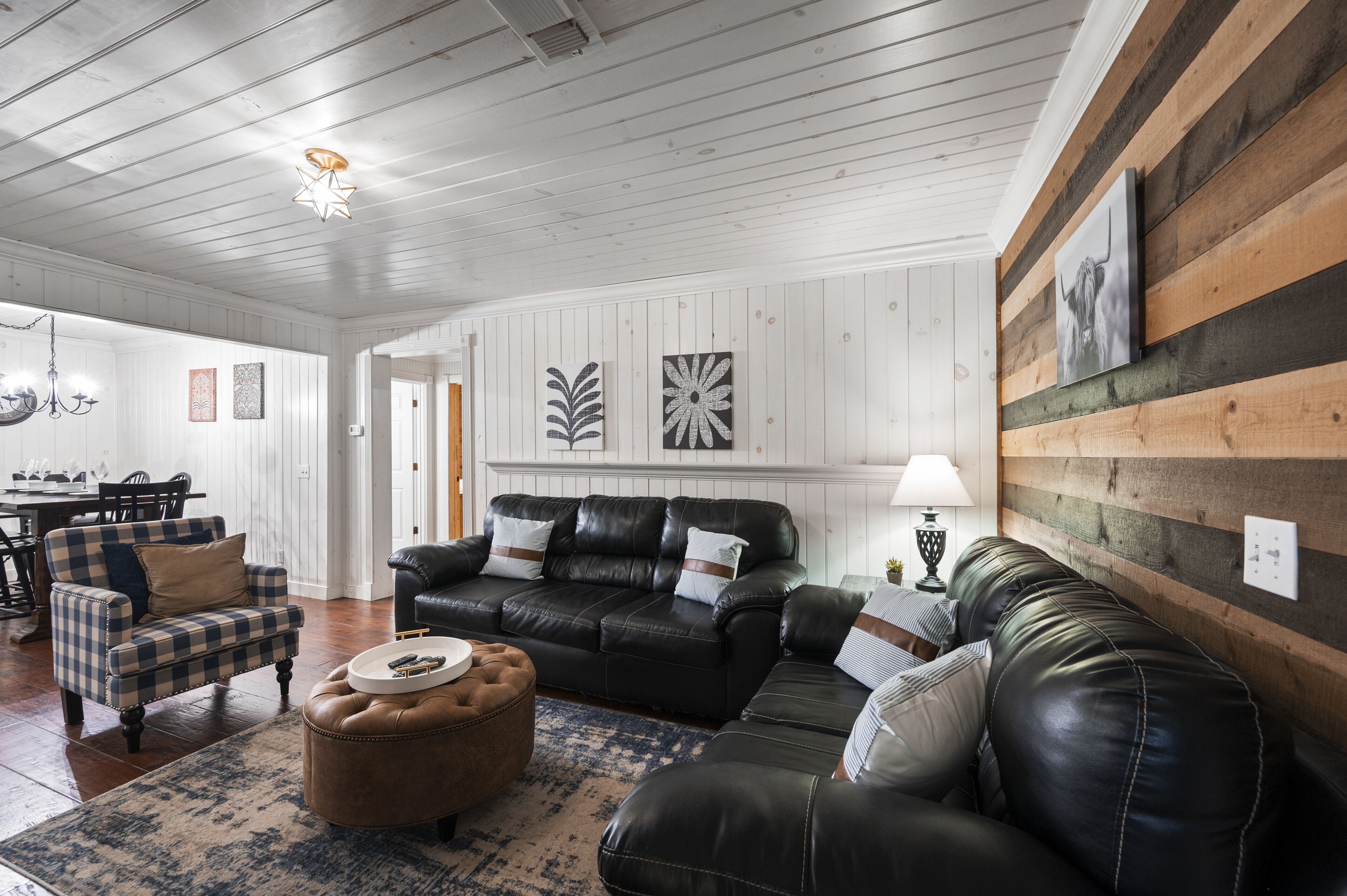 🍁 Fall specials!  🌲 outdoor oasis 🍁 game room⭐️