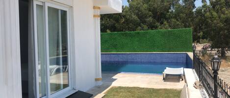 Piscine extérieure (ouverte en saison)