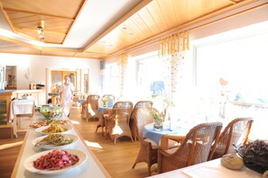 Dining - Double room Buschwindröschen (vacation hotel) - Belvedere-Bio-Hotel garni & Suite (Waldeck)