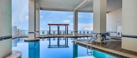 室内游泳池,室外游泳池