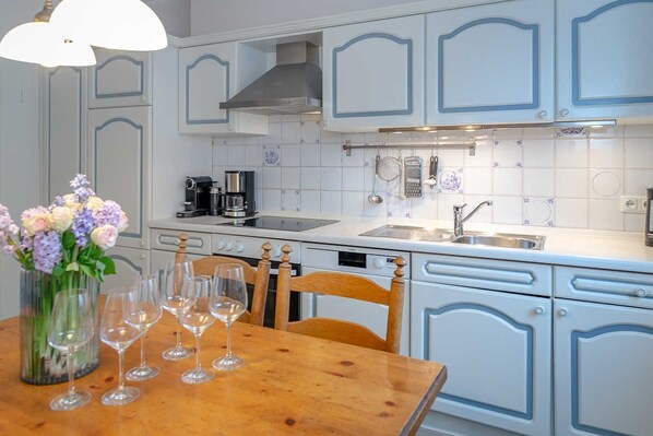 Køleskab, ovn, opvaskemaskine