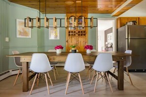 Dining - The Luna - Hunter Catskills luxury stay (Tannersville)
