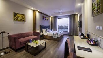 Club Room | Minibar, rollaway beds, free WiFi, bed sheets