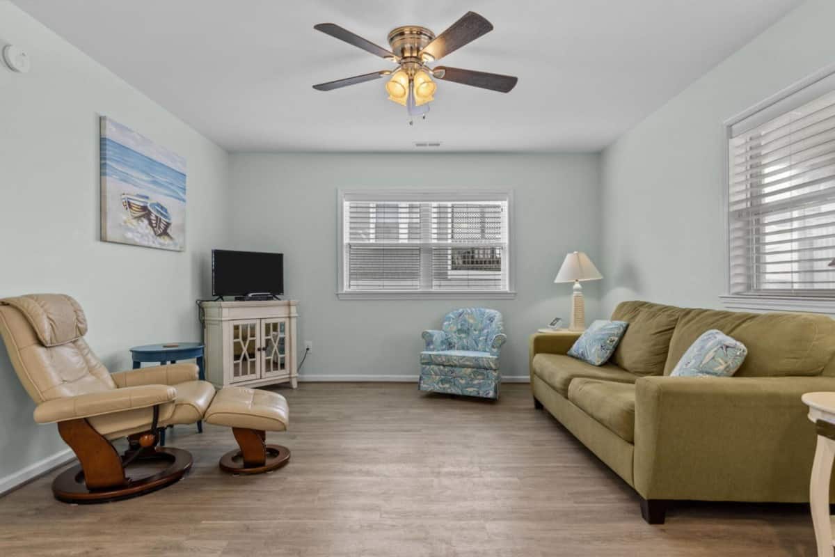 Condo, 2 Bedrooms | Living room
