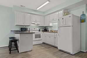 Condo, 2 Bedrooms | Private kitchen | Stovetop