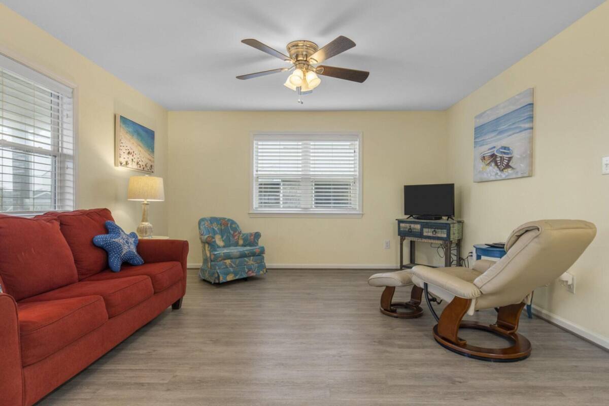 Condo, 3 Bedrooms | Living room