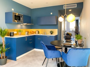 Comfort Studio Suite | Private kitchen | Mini-fridge, microwave, stovetop, coffee/tea maker