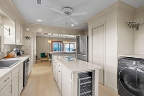 House, 4 Bedrooms | Laundry