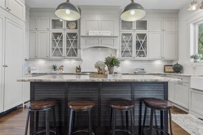House, 4 Bedrooms | Private kitchen - No Wake Zone (Newport)