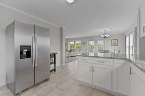 House, 5 Bedrooms | Private kitchen