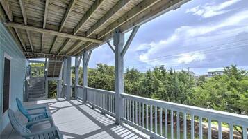 House, 5 Bedrooms | Balkoni