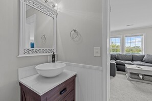 Bathroom - Seas the Moment (Emerald Isle)