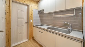 Basic Room, 1 Bedroom (ujeongbang) | 1 bedroom, free WiFi