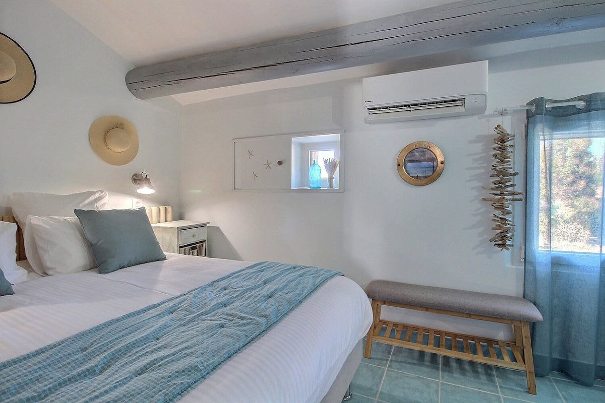 Chambre double, salle de bain attenante