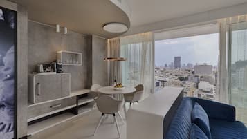 Minibar, sistema de insonorización, cunas y wifi gratis