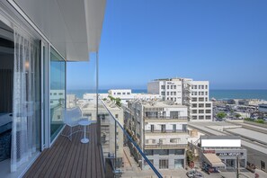 Port Deluxe Balcony with City view | Vista da propriedade