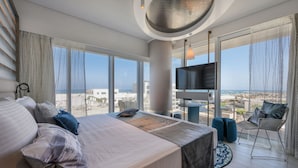 Port Deluxe Balcony with Sea view | 迷你吧、隔音、婴儿床、免费 WiFi