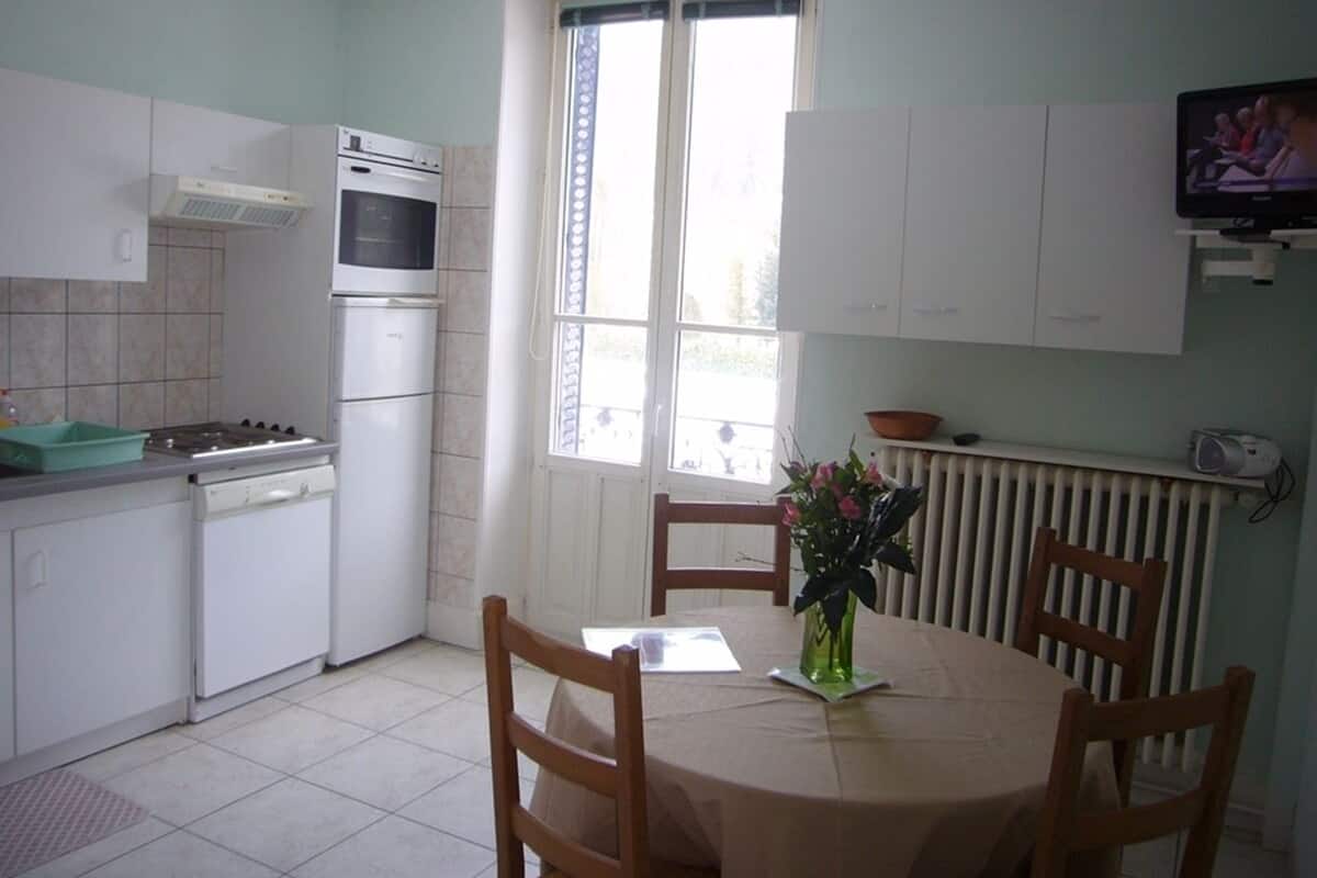 Classic Apartment | Living area | 80-cm flat-screen TV with satellite channels, TV